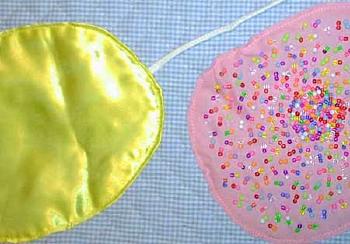 つるつるとビーズのぽつぽつ