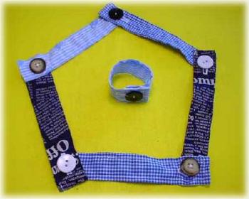 楽しくボタン掛け遊び